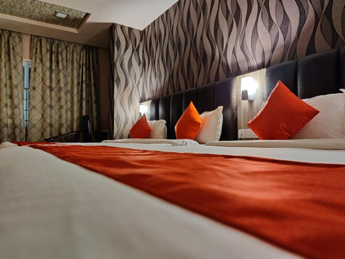 Hotel Vip Square 3*