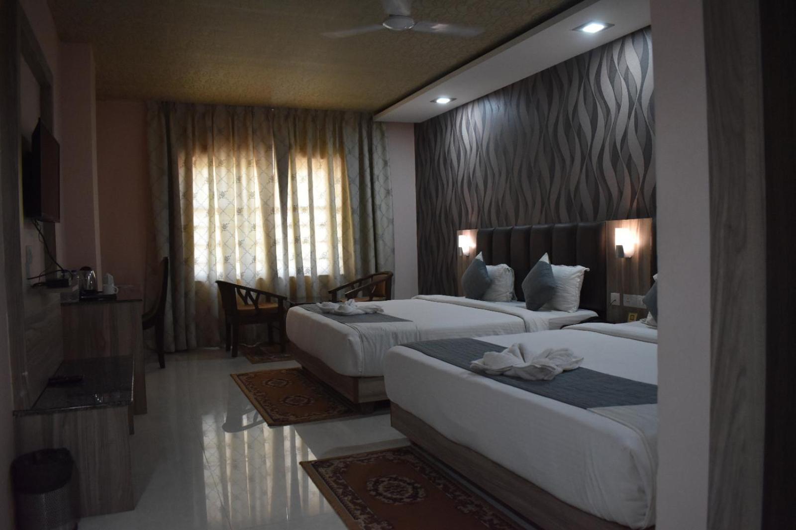 Vip Square Hotel 3*